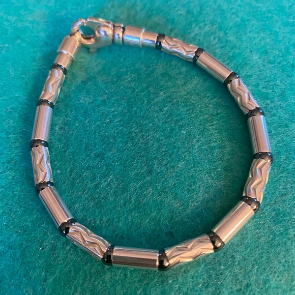 Tiffany RARE Hematite and Aztec carved sterling silver Bracelet (retired) - Picture 11 of 11